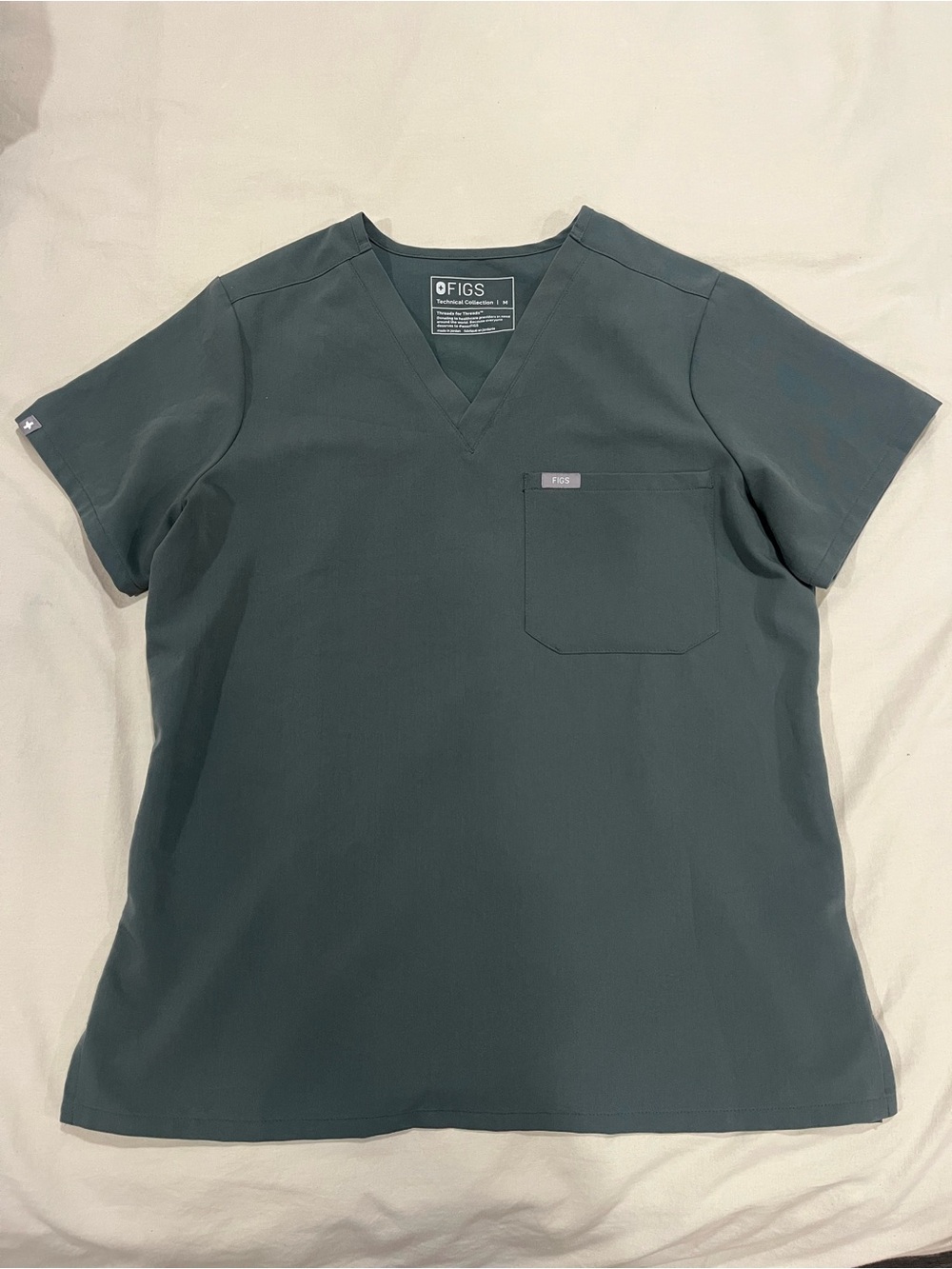 FIGS Women’s Scrub Set in Bonsai Color- size Medium.